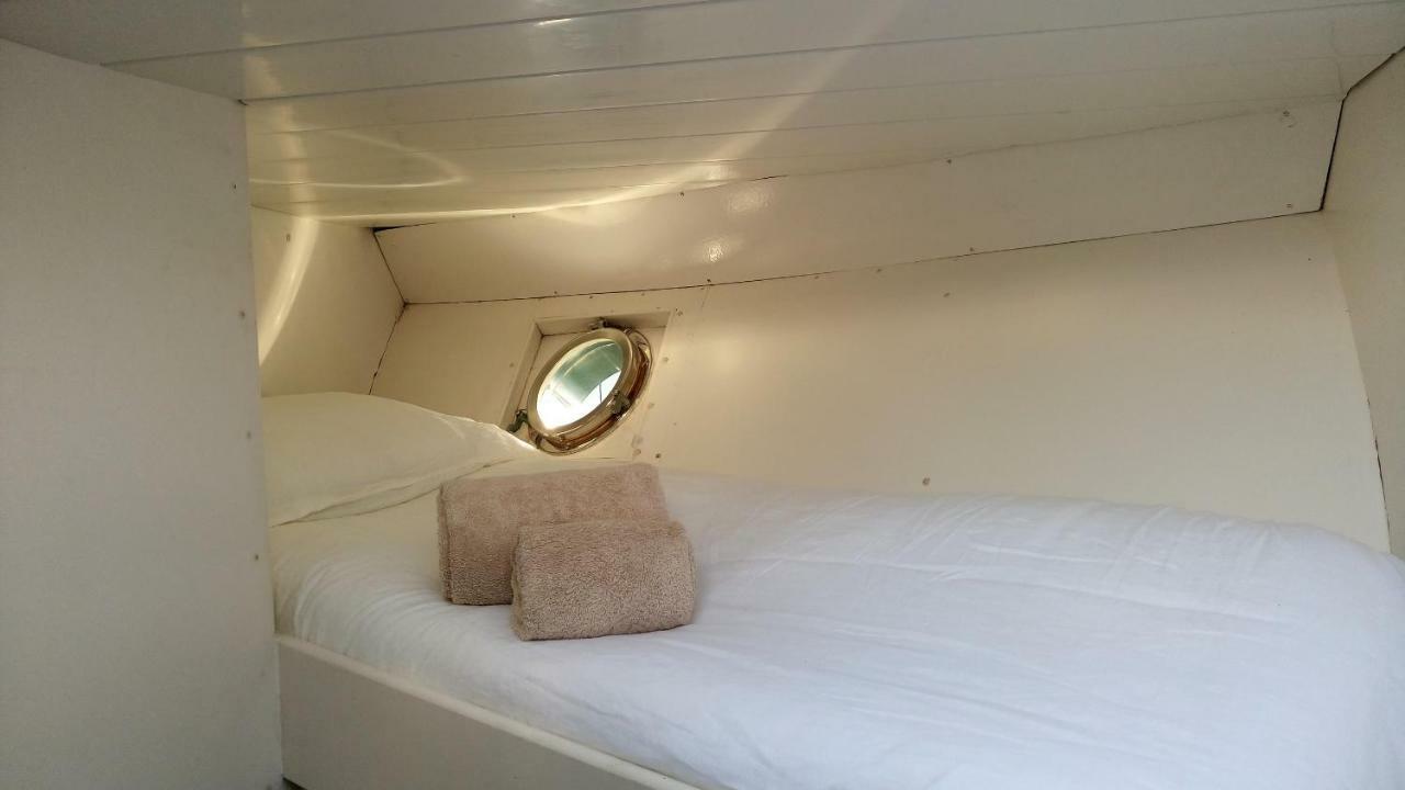 Your Own Private Yacht Hotel Sant Adria de Besos Kültér fotó