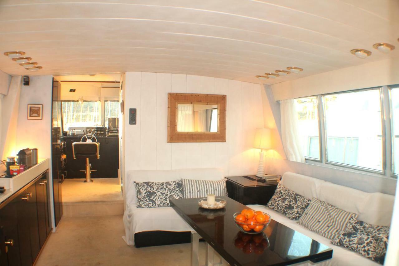 Your Own Private Yacht Hotel Sant Adria de Besos Kültér fotó