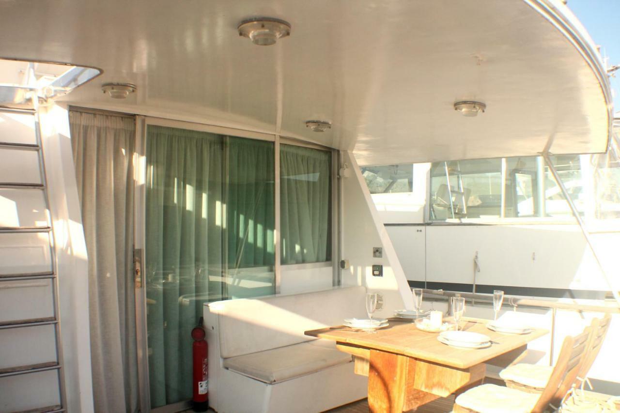 Your Own Private Yacht Hotel Sant Adria de Besos Kültér fotó