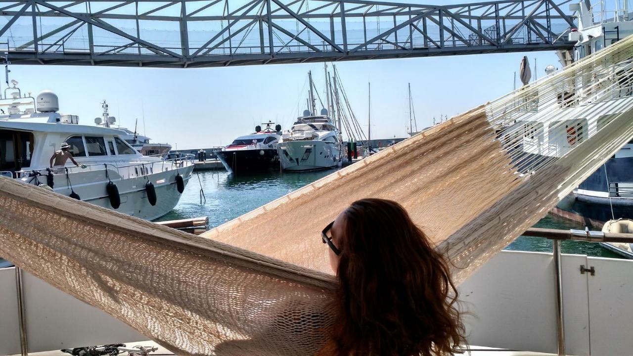 Your Own Private Yacht Hotel Sant Adria de Besos Kültér fotó